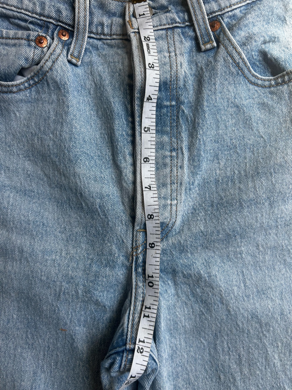 Levi’s Women’s Light Wash Ribcage Straight High-Rise Jeans Size 27 Button Fly - Picture 10 of 11
